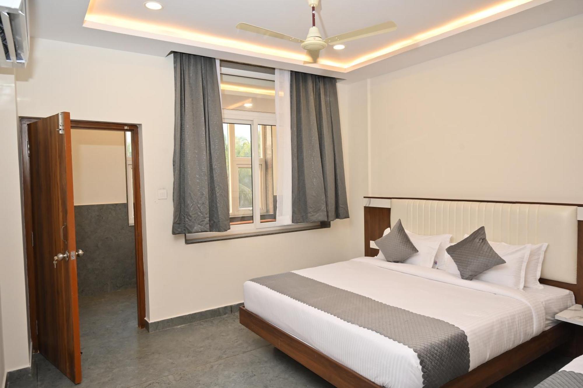 Hotel Shri Devi Comforts Inn Bhatkal Exteriör bild