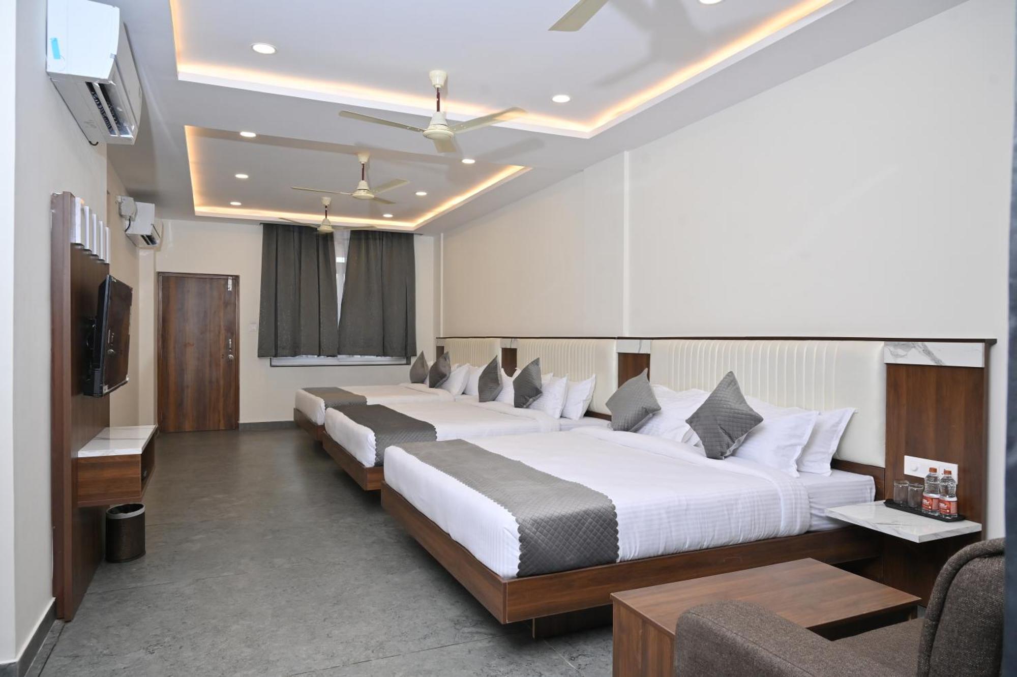 Hotel Shri Devi Comforts Inn Bhatkal Exteriör bild