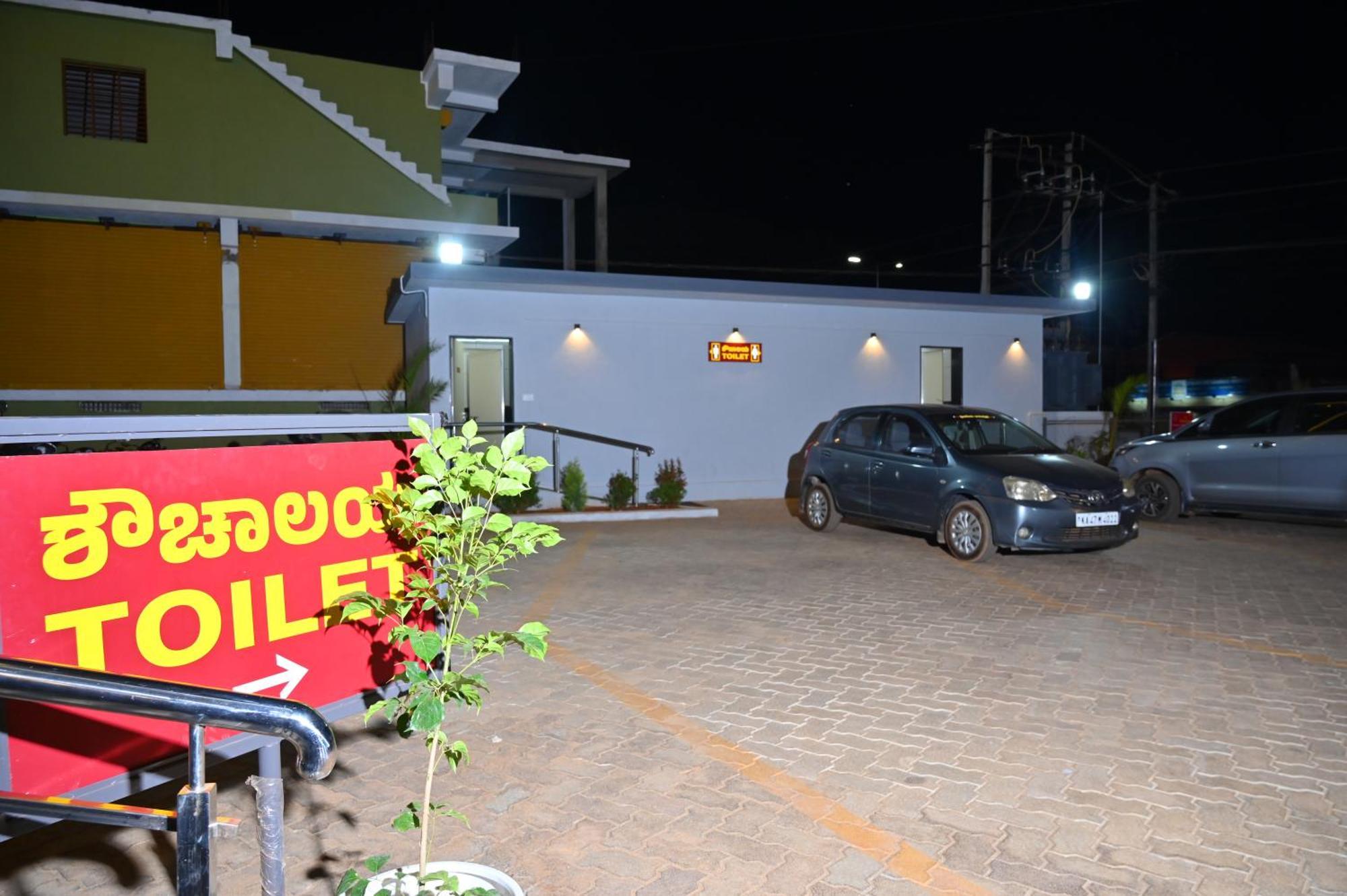 Hotel Shri Devi Comforts Inn Bhatkal Exteriör bild