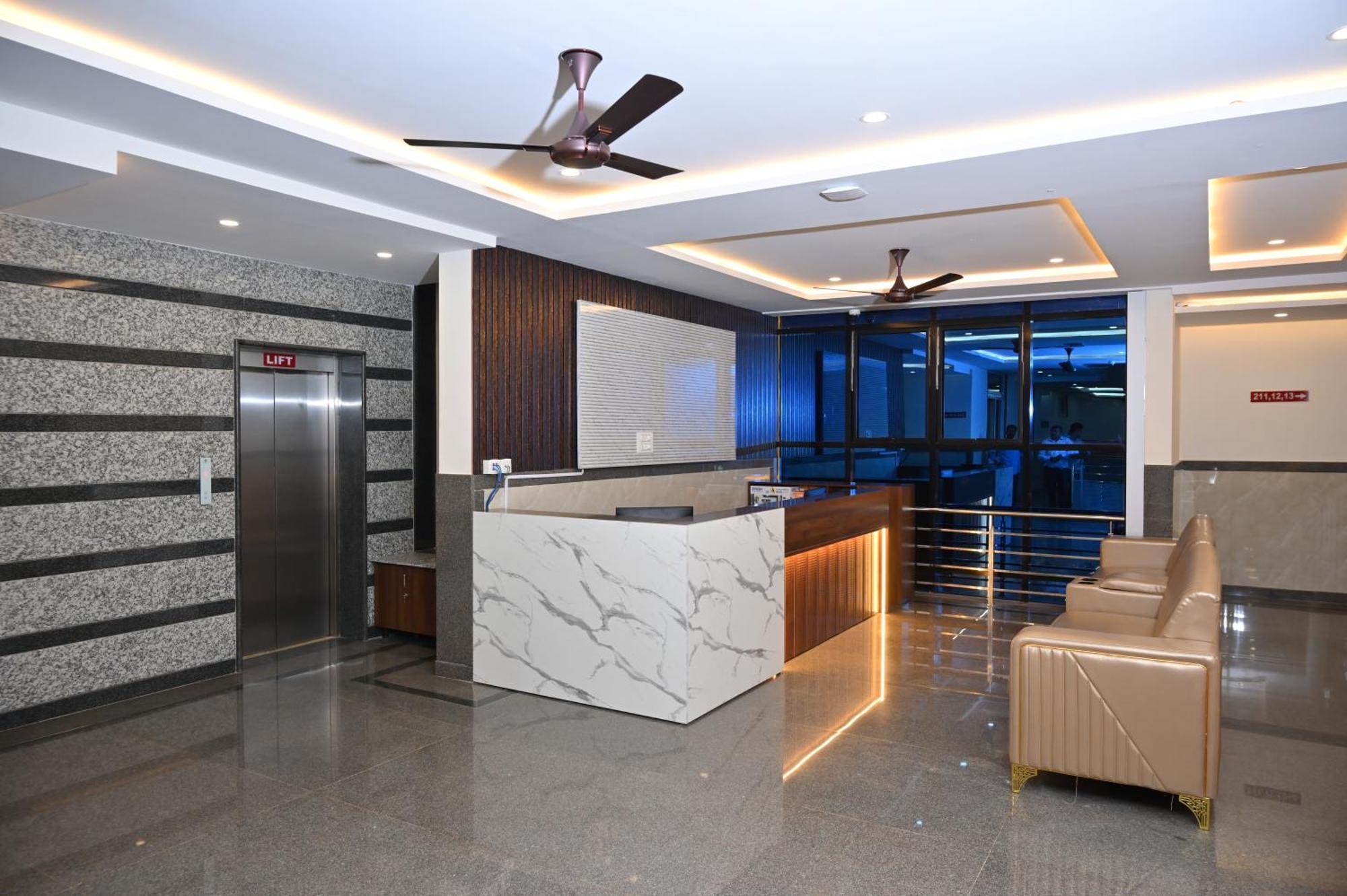 Hotel Shri Devi Comforts Inn Bhatkal Exteriör bild