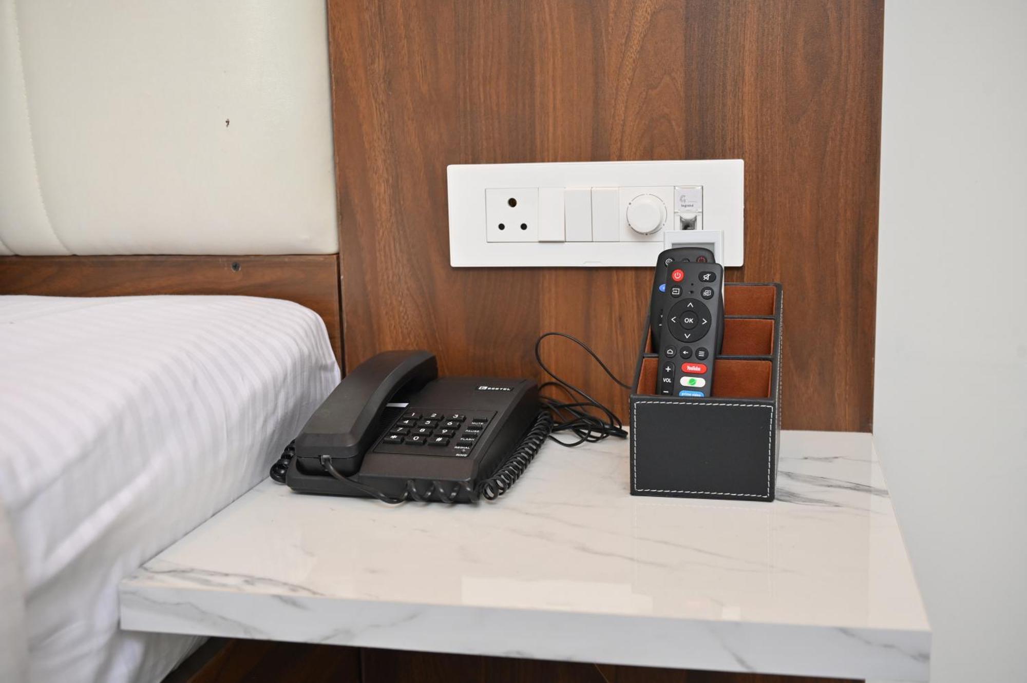 Hotel Shri Devi Comforts Inn Bhatkal Exteriör bild