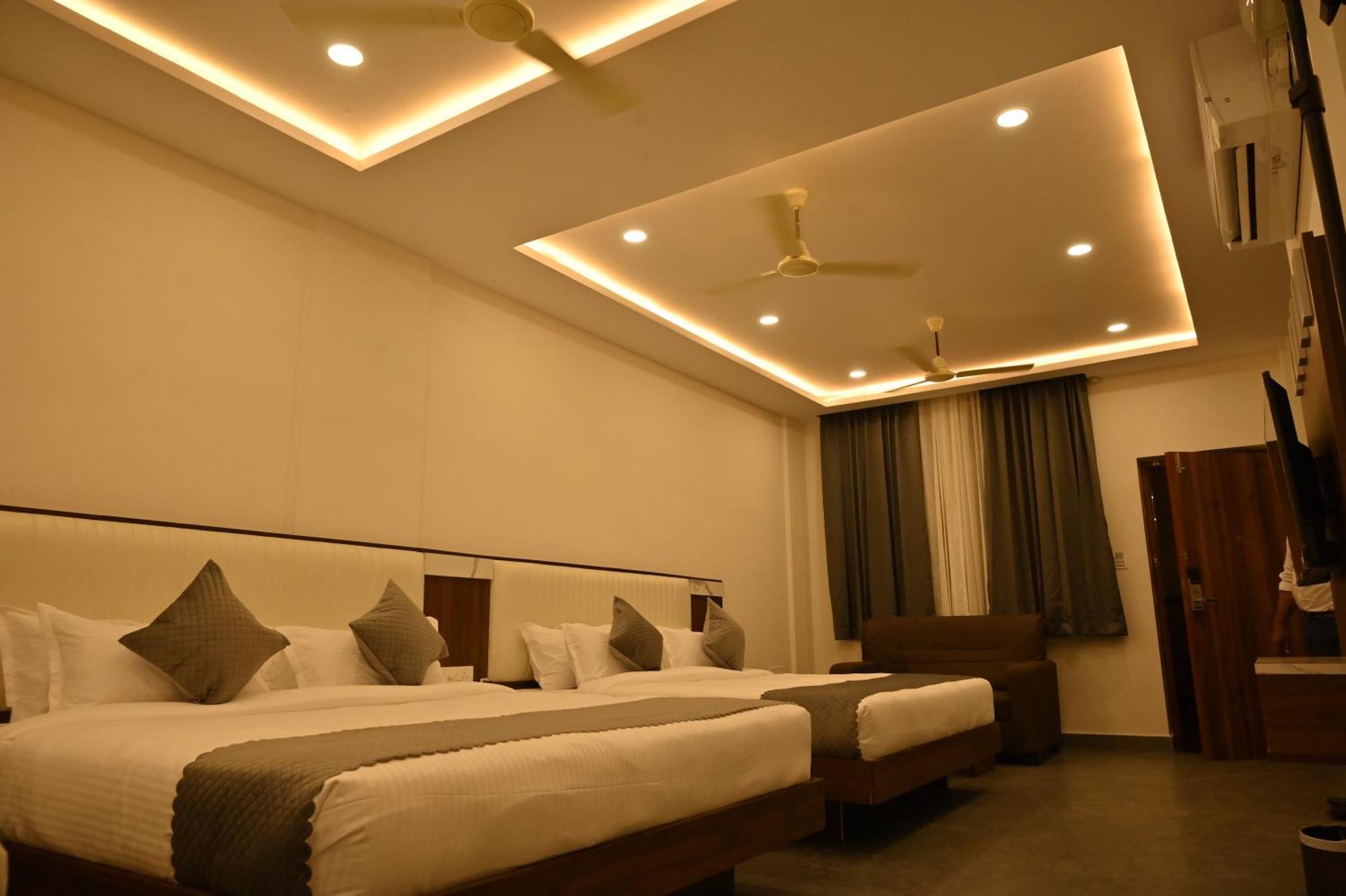 Hotel Shri Devi Comforts Inn Bhatkal Exteriör bild