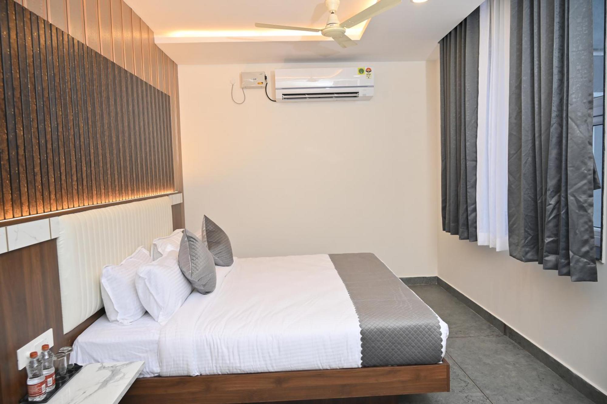 Hotel Shri Devi Comforts Inn Bhatkal Exteriör bild