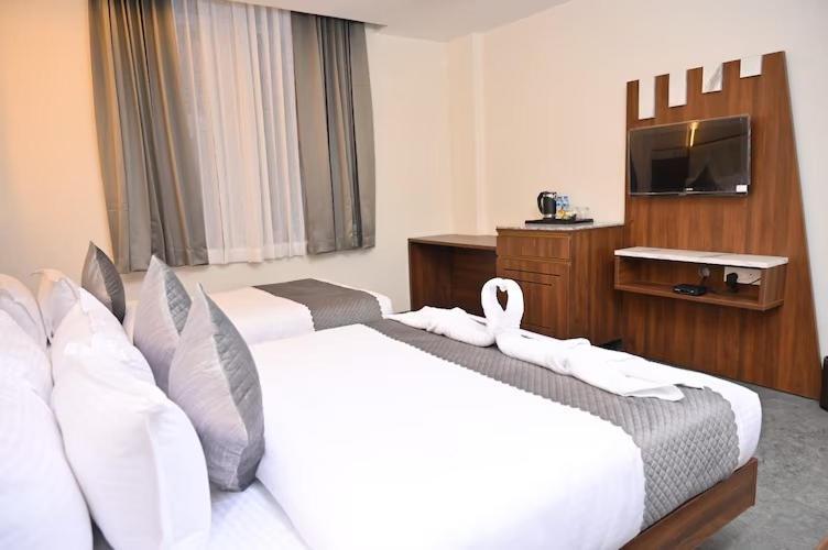 Hotel Shri Devi Comforts Inn Bhatkal Exteriör bild