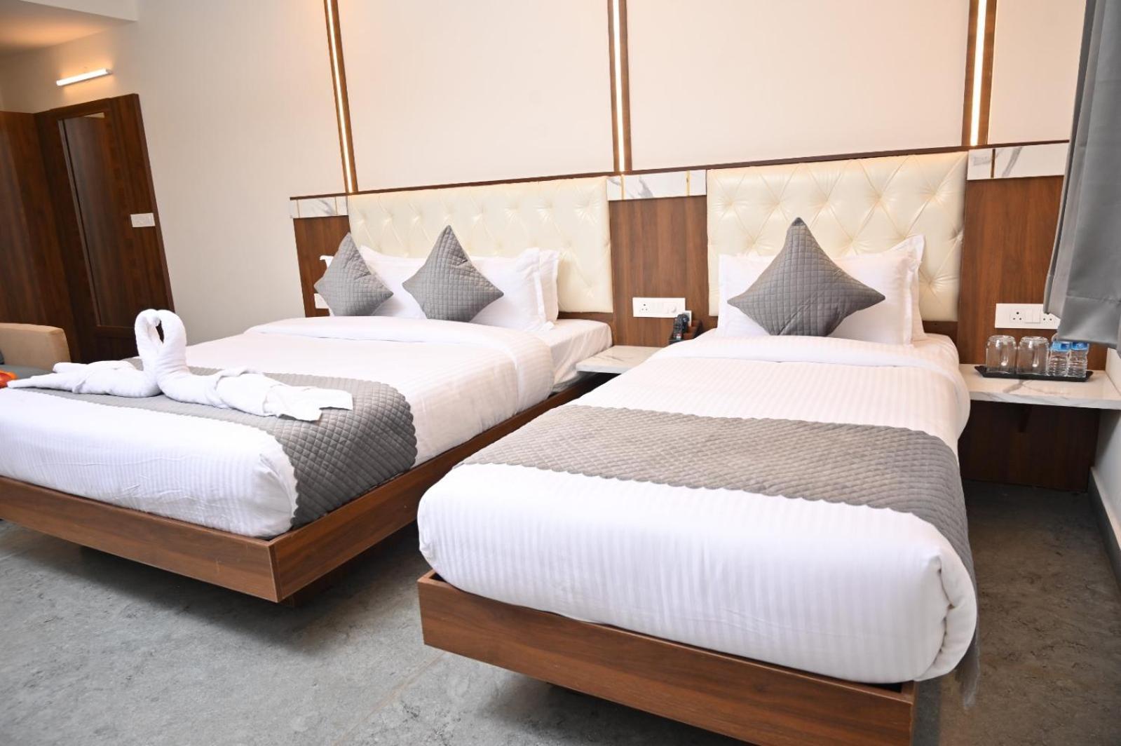 Hotel Shri Devi Comforts Inn Bhatkal Exteriör bild